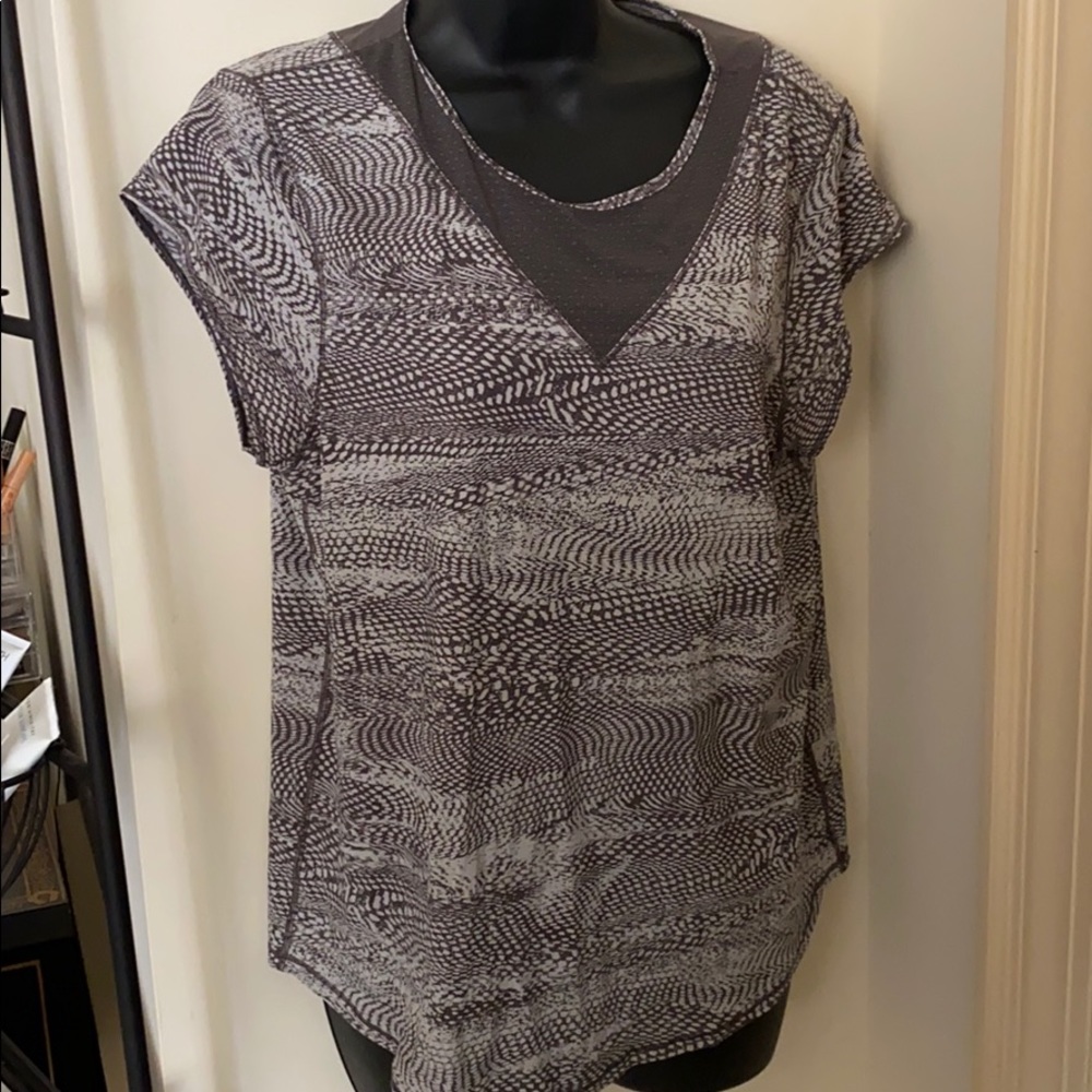 Lululemon tee